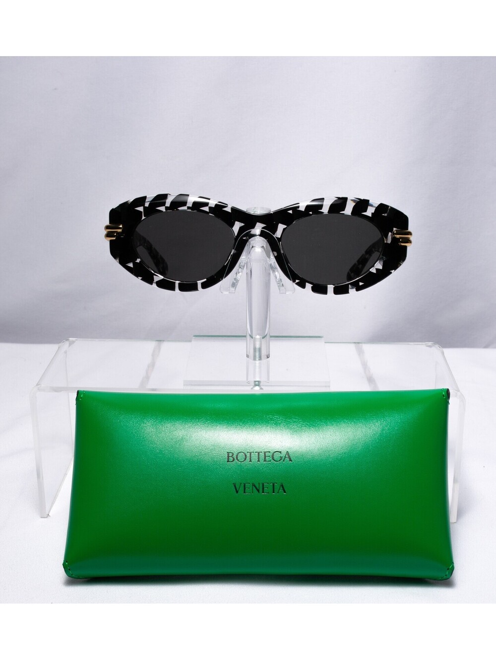 Bottega Veneta Oval Black And Transparent Black